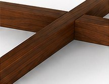 Detalle del cruce de piezas de madera de la base